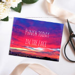 Heet-roze blauwe kustzonneschijn vandaag citaat briefkaart<br><div class="desc">Het is het einde van de dag en soms moet je alleen maar vechten! "Punch vandaag in het gezicht", want alles is mogelijk zodra je je geest er aan vastlegt. Geïnspireerd als je deze blanco fotografie in het wenskaart stuurt van een verbluffende zonnestijging van hete pinken, sinaasappels, paars en kornbloem....</div>