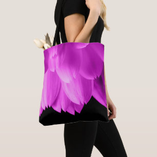 Heet roze bloemblaadjes op zwart tote bag