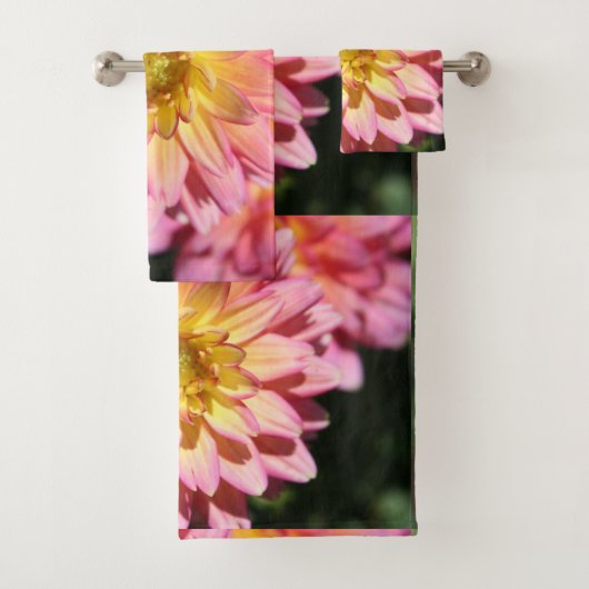 Heet roze en gele dahlia bloem bad handdoek (Insitu)