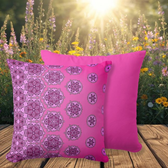 Heet roze en paarse patroon kussen (Hot pink and purple pattern throw pillow)