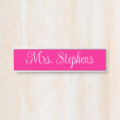 Heet Roze en Wit Krullend Kalligrafie Naam Deurbordje (Voorkant)