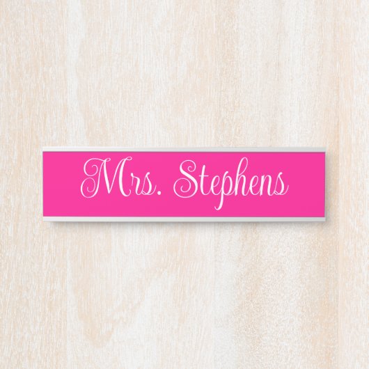 Heet Roze en Wit Krullend Kalligrafie Naam Deurbordje (Voorkant)