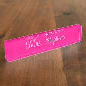 Heet Roze en Wit Krullend Kalligrafie Naam Naambordje (Zijkant)