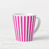Heet roze en witte verticale strepen minimalistisc latte mok (Rechterhoek)