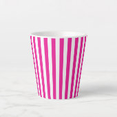 Heet roze en witte verticale strepen minimalistisc latte mok (Voorkant)