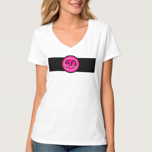Heet Roze en Zwart 50 & Fabulous Verjaardagscadeau T-shirt (Voorkant)