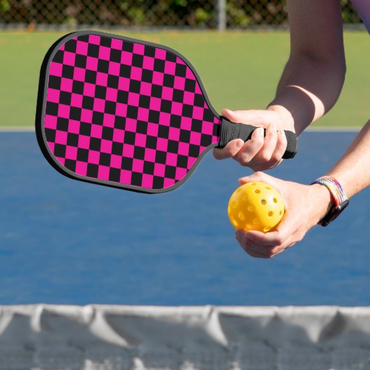 Heet roze en zwart geruit drukwerk pickleball paddle (Insitu)