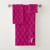 Heet Roze Faux Pin Tucks & Monogram Letter Bad Handdoek (Insitu)