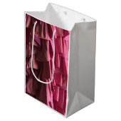 Heet Roze Glam Ruffles Patroon Modern Medium Cadeauzakje (Voorkant Gekanteld)