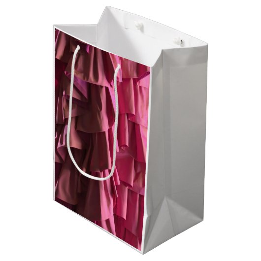  Heet Roze Glam Ruffles Patroon Modern Medium Cadeauzakje (Voorkant Gekanteld)