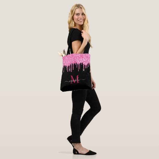 Heet Roze Glitter Drip Monogram Naam Zwart Canvas  Tote Bag (Op model)