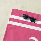 Heet roze meidenavend monogram naam strandlaken (In situ)