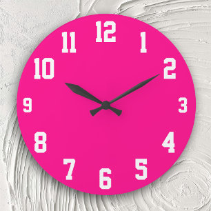 Heet roze met witte sportnummers grote klok