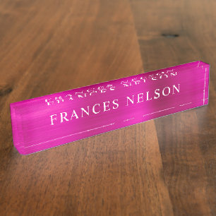 Heet Roze Metallic Uitzicht Stijlvolle Serif Naambordje