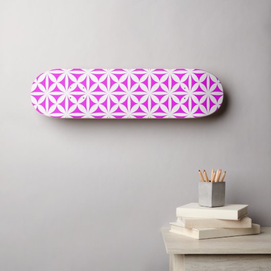 Heet Roze Modern/Retro Bloemdruk Persoonlijk Skateboard (Muurkunst (Horizontaal))