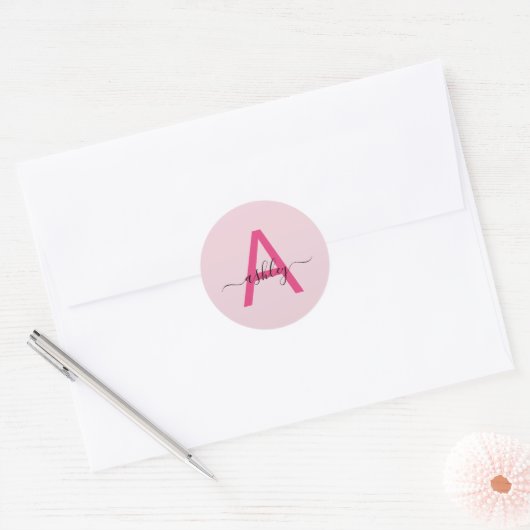 Heet Roze Moderne Script Meisjesachtige Monogramna Ronde Sticker (Envelop)