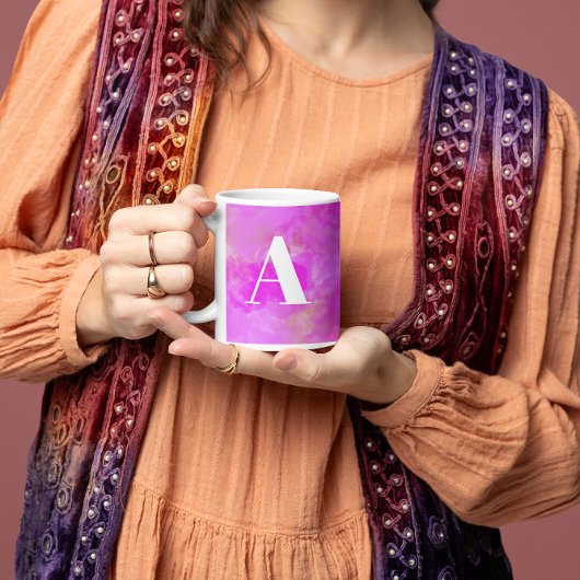 Heet roze moderne waterverf meisjesachtig monogram koffiemok