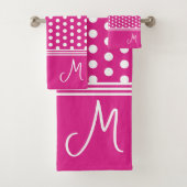 Heet Roze Monogram Polka Dot Spotty Bad Handdoek (Insitu)