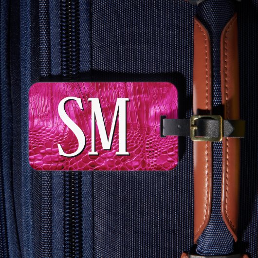 Heet Roze Nep Leer Monogram Bagagelabel (Voorkant Insitu 4)