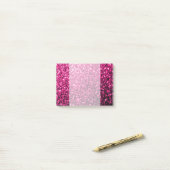 Heet roze nepschittertjes glinsteren post-it® notes (Op bureau)