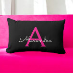 Heet Roze Script Girly Monogram Naam Kussen<br><div class="desc">Hot Pink and Black Monogram Voeg je eigen naam Lumbar kussen. Dit maakt de perfecte lieve 16 verjaardags-,  bruiloft-,  vrijgezellenfeest-,  jubileum-,  baby shower- of vrijgezellenfeestcadeau voor iemand die van glamluxe en chique stijlen houdt.</div>