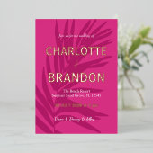 Heet Roze Tropische Palm Leaf Bruiloft Folie Uitnodiging (Staand Voorkant)