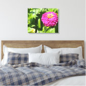 Heet Roze Zinnia Canvas Afdruk (Insitu (Slaapkamer))