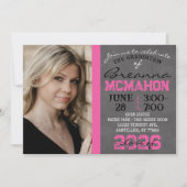 Heet Roze & Zwart Chalkboard Afstuderen Invitation Kaart (Voorkant)
