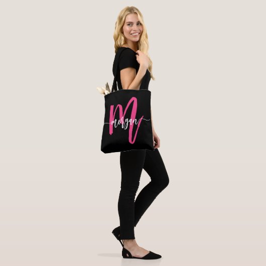 Heet Roze Zwart Moderne Script Meisjesachtig Monog Tote Bag (Op model)
