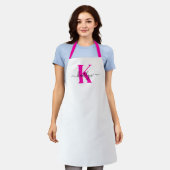 Heet Roze Zwarte Initiële Naam Monogram Schort (Gedragen)