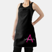 Heet roze zwarte script meisjesnaam monogram schort (Insitu)