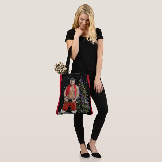 Heetste Hunk Buff Kerstmis Tote Bag (Op model)
