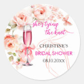 Hef het glas omhoog Ze bindt het knoop Vrijgezelle Ronde Sticker (Voorkant)