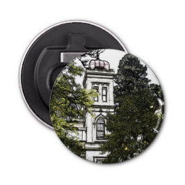 Heiligdom tussen de bomen button flesopener