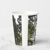 Heiligdom tussen de bomen papieren bekers (Links)