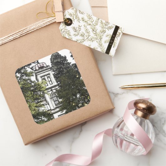 Heiligdom tussen de bomen vierkante sticker (Geschenken)