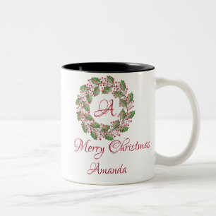 Heilige bladeren en kersen kerstkoffie met twee to tweekleurige koffiemok