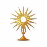 Heilige Eucharist in gouden monstrantie Staand Fotobeeldje<br><div class="desc">Heilige Eucharist in gouden monstrance Voel je vrij om je eigen woorden en/of afbeeldingen aan dit object toe te voegen,  of de achtergrondkleur te wijzigen via Zazzle's geweldige aanpassingsprogramma's. Dit ontwerp is ook beschikbaar op vele andere producten. Bedankt om langs te stoppen! God zegene!</div>