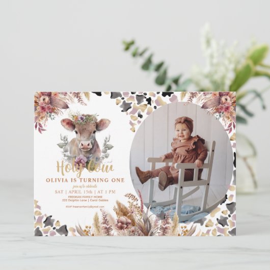 Heilige Koe Bloemen 1e Verjaardag Foto Uitnodigen Kaart (Staand voorkant)