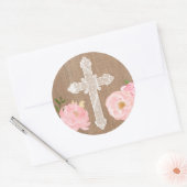 Heilige Kruissticker, wit Kruis met roze bloemen Ronde Sticker (Envelop)
