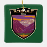 Heilige Vallei Peru Reizen Kunst Vintage Keramisch Ornament<br><div class="desc">Heilige Vallei in een vectorkunststijl. De Heilige Vallei is een regio in het Andesgebergte in Peru. Samen met de nabijgelegen stad Cusco en de oude stad Machu Picchu vormde het het hart van het Incarijk.</div>