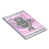 Heirloom Cup & Rattle on Paarse Achtergrond Notitieboek (Rechterzijde)