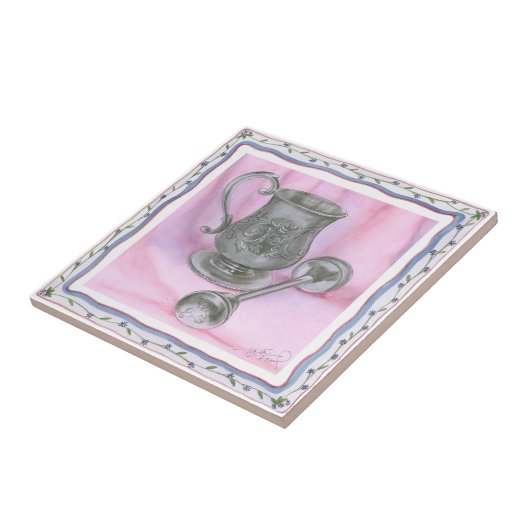 Heirloom Cup & Rattle on Paarse Achtergrond Tegeltje (Zijkant)