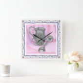 Heirloom Cup & Rattle on Paarse Achtergrond Vierkante Klok (Huis)