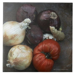 Heirloom tomato, gele ui, rode ui, gember tegeltje
