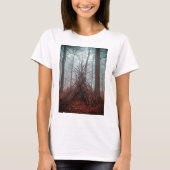Hekhuis in het bos met mist t-shirt (Voorkant)