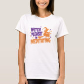 Heks Alsjeblieft, ik ben Halloween aan het mediter T-shirt (Voorkant)