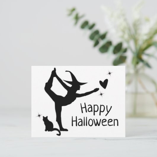 Heks Halloween Namaste Yoga Zwart Wit Modern Briefkaart (Staand voorkant)