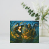 Heks in donker bos met de grimmige maaier feestdagenkaart (Staand voorkant)