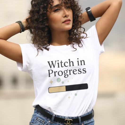 Heks in ontwikkeling tijdens Halloween Tri-Blend Shirt